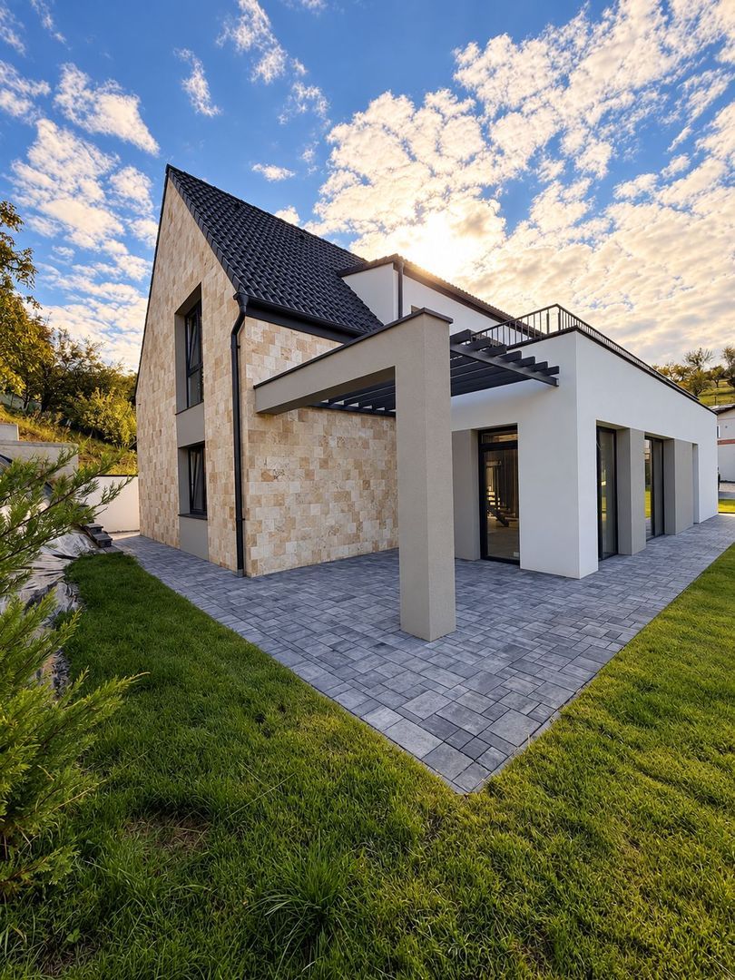 Casa individuala 6 camere, 5 bai, terasa la etaj, curte, P+ET+POD - Imagine principala