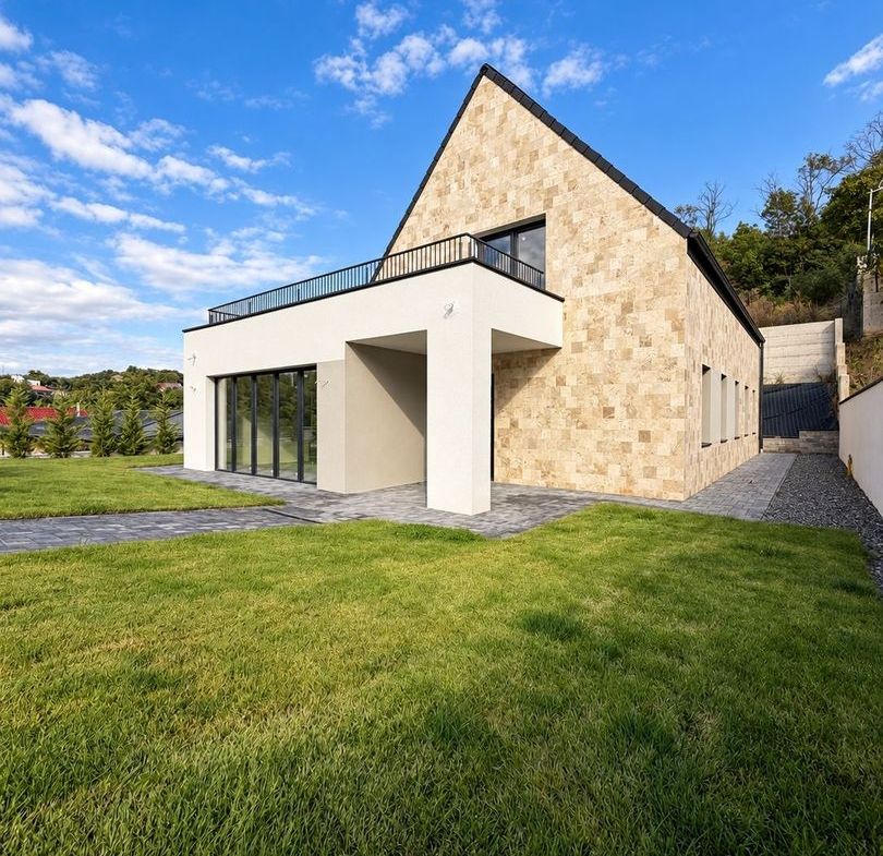 Casa individuala 6 camere, 5 bai, terasa la etaj, curte, P+ET+POD - foto 3