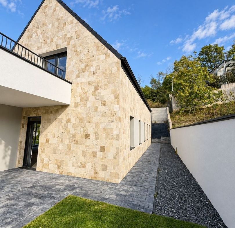 Casa individuala 6 camere, 5 bai, terasa la etaj, curte, P+ET+POD - foto 4