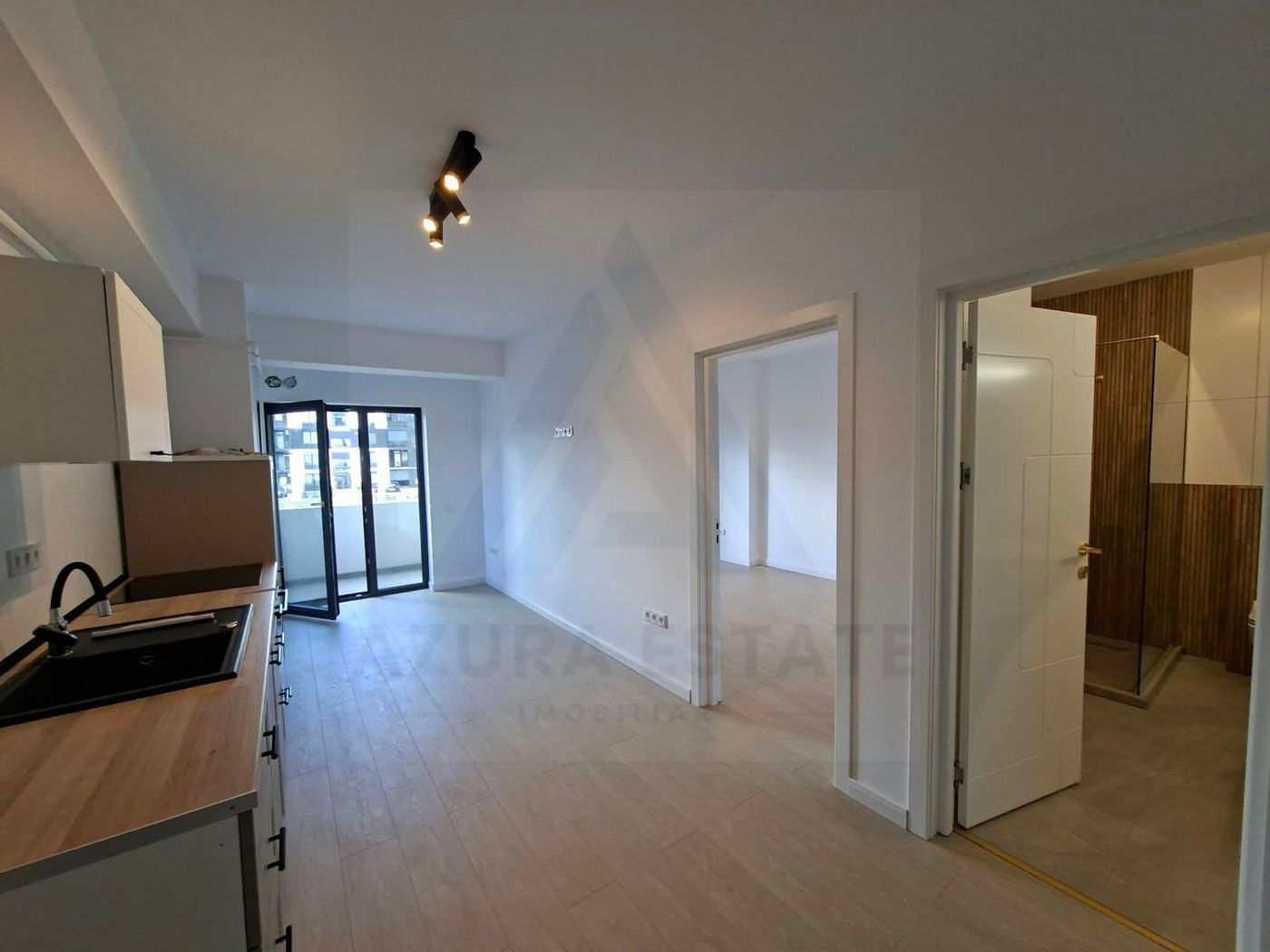 Apartament premium 2 camere etaj 1 balcon 8 mp 2 parcari lift Selimbar - Imagine principala