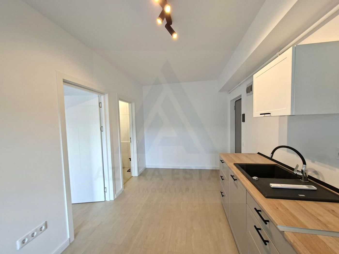 Apartament premium 2 camere etaj 1 balcon 8 mp 2 parcari lift Selimbar - foto 2