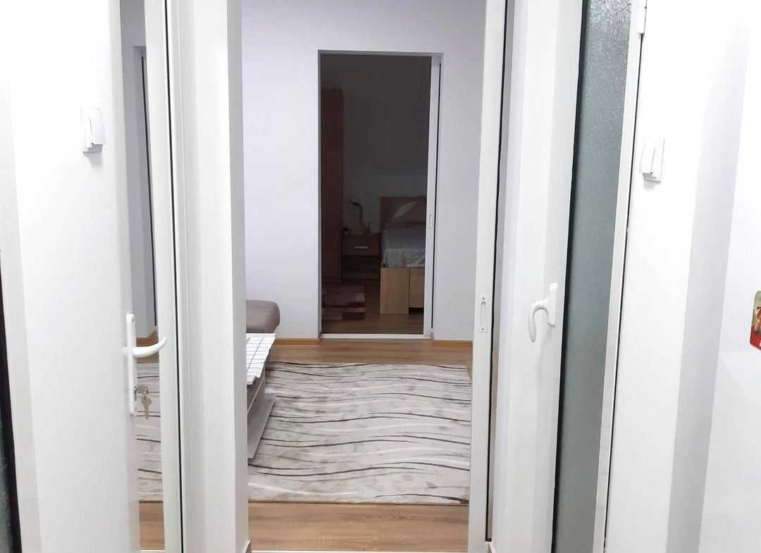 De inchiriat apartament cu 2 camere Micro 19, etaj 1, 350 euro - foto 6