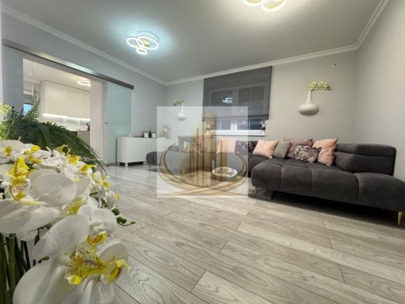 Casa in stil mediteranean, ultrafinisată 5 camere, 3 bai + curte. - Imagine principala