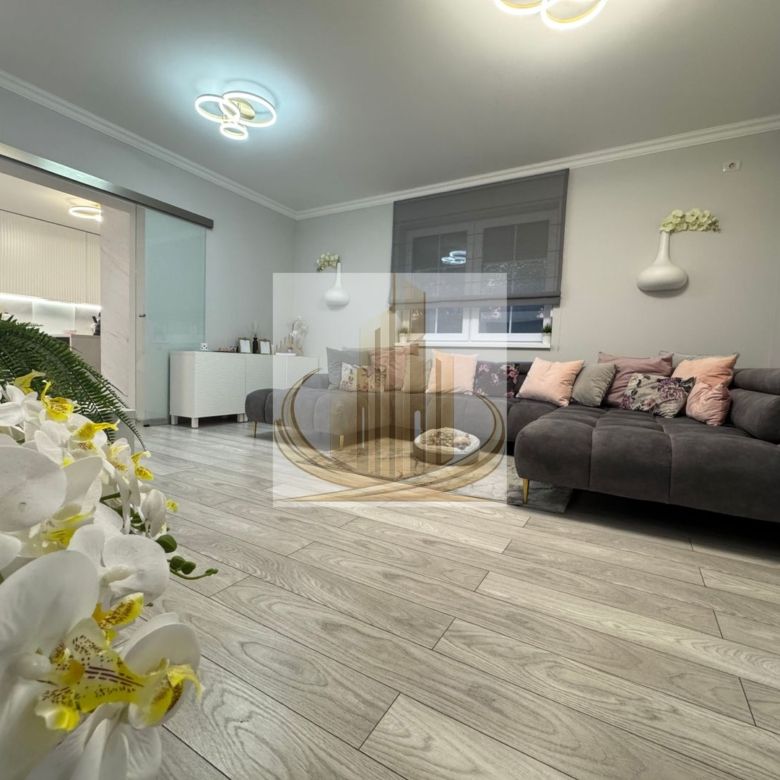 Casa in stil mediteranean, ultrafinisată 5 camere, 3 bai + curte. - Imagine principala