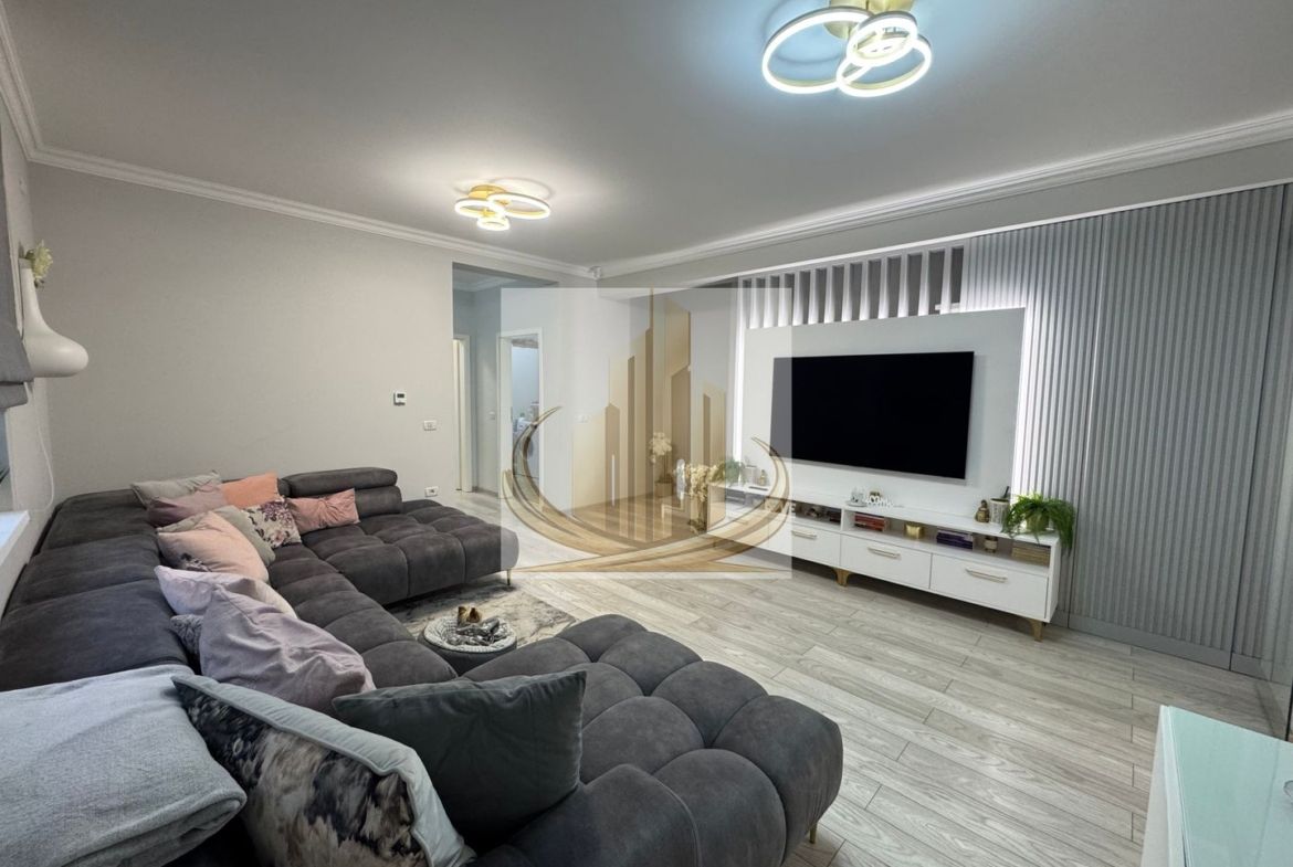 Casa in stil mediteranean, ultrafinisată 5 camere, 3 bai + curte. - foto 2
