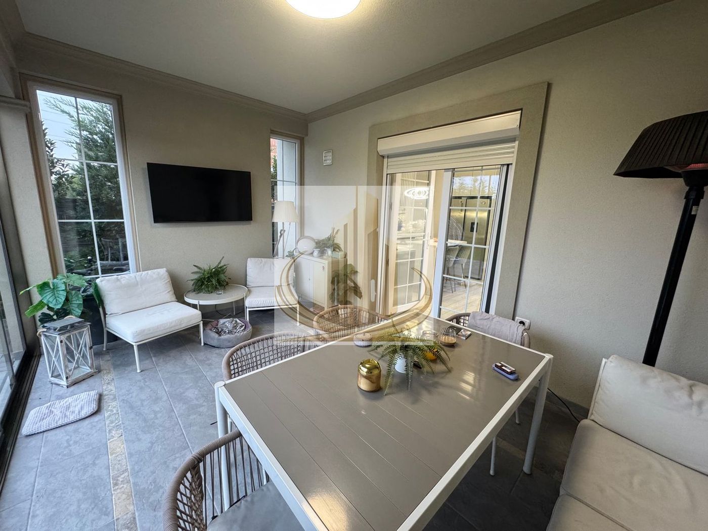 Casa in stil mediteranean, ultrafinisată 5 camere, 3 bai + curte. - foto 4