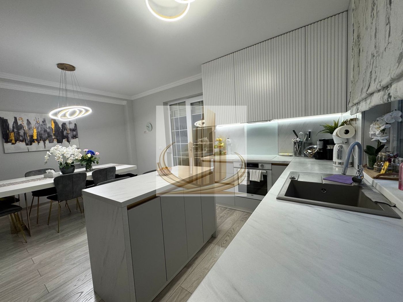 Casa in stil mediteranean, ultrafinisată 5 camere, 3 bai + curte. - foto 5