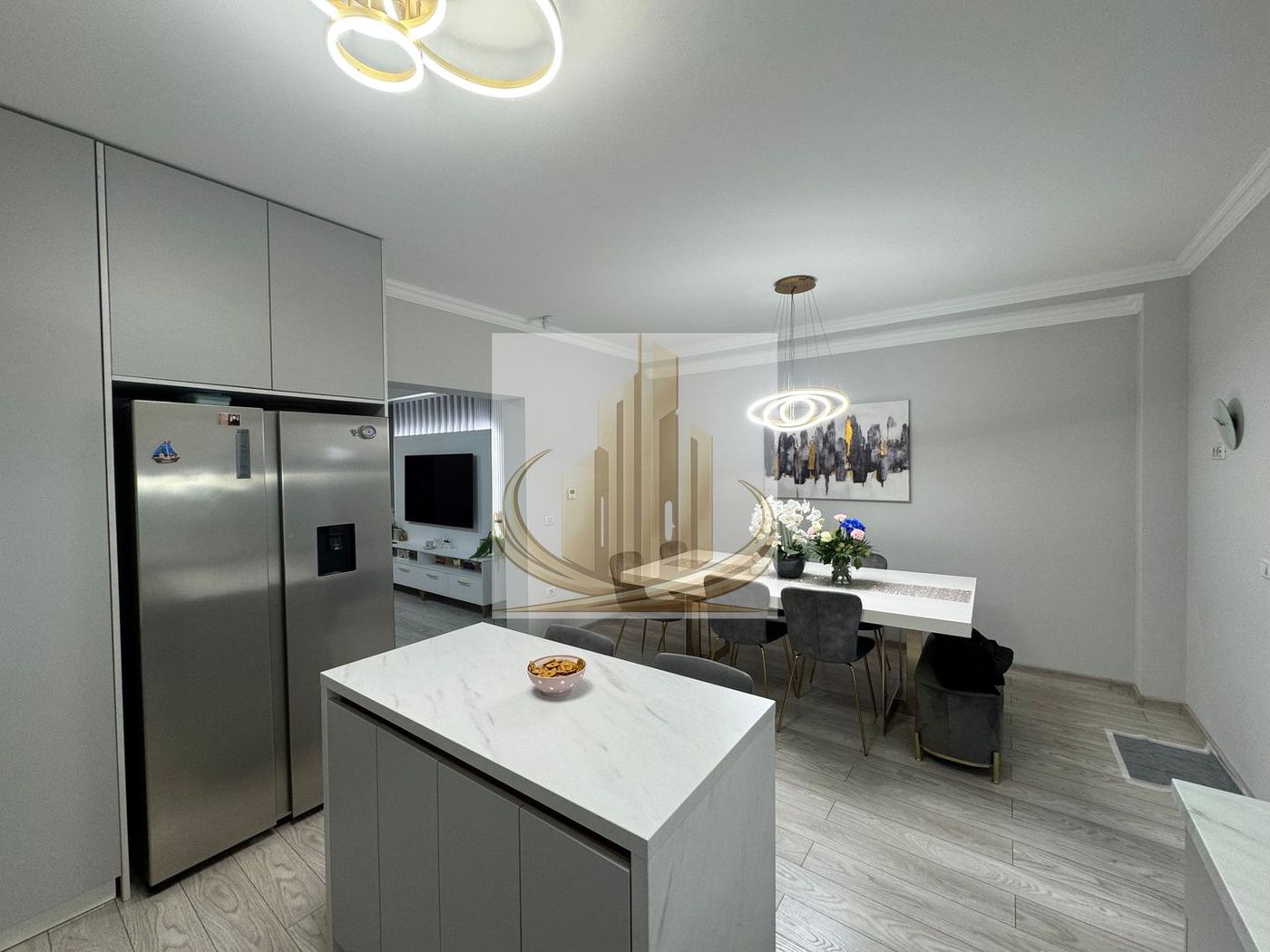 Casa in stil mediteranean, ultrafinisată 5 camere, 3 bai + curte. - foto 6