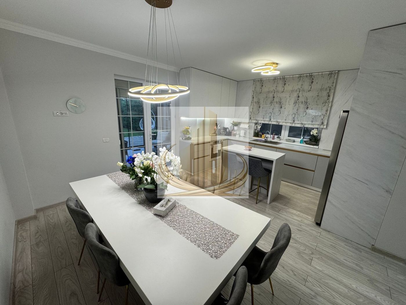 Casa in stil mediteranean, ultrafinisată 5 camere, 3 bai + curte. - foto 7