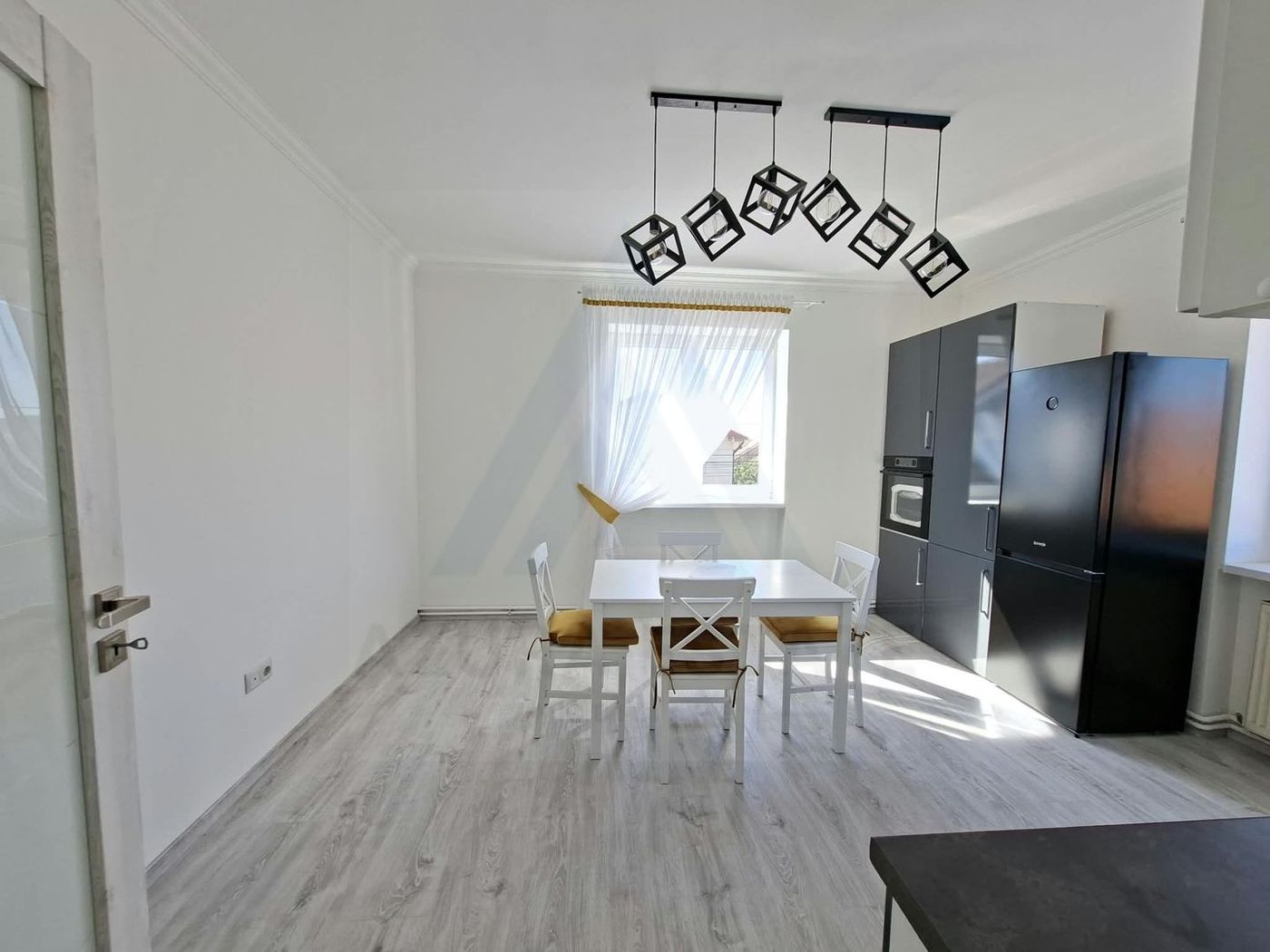 Apartament la casa 110 mp utili etaj 1 pivnita 20 mp zona Trei Stejari - foto 2