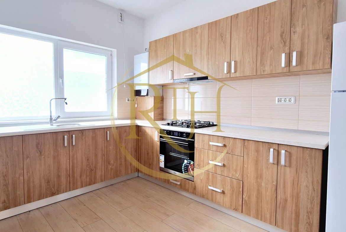Oferim spre inchiriere casa cu 4 camere,Nemobilata in Dumbravita,aproape de Lidl - foto 7