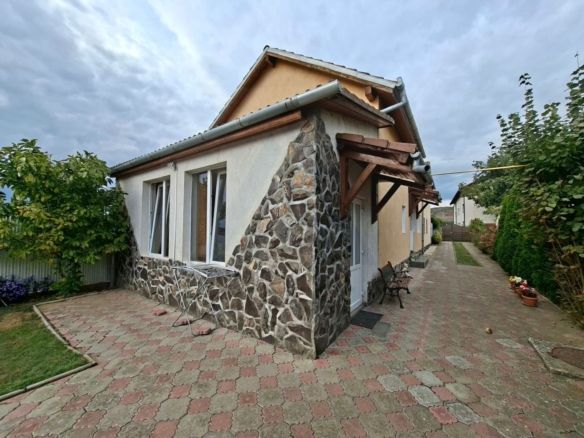 Casa cu etaj 113 mp utili curte libera 350mp garaj cu pod Gusterita - Imagine principala
