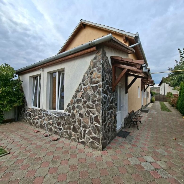 Casa cu etaj 113 mp utili curte libera 350mp garaj cu pod Gusterita - Imagine principala