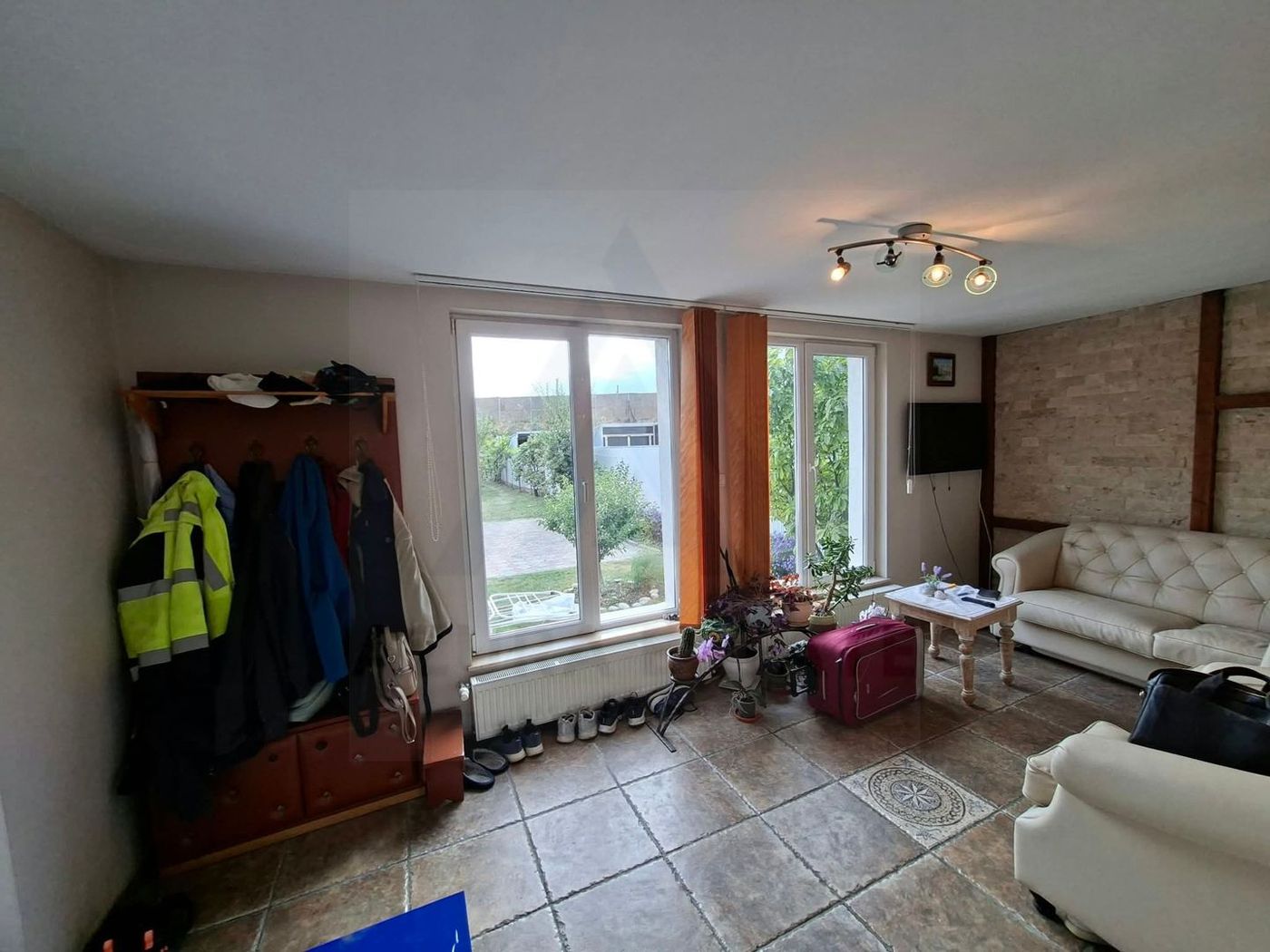 Casa cu etaj 113 mp utili curte libera 350mp garaj cu pod Gusterita - foto 4 Casa cu etaj 113 mp utili curte libera 350mp garaj cu pod Gusterita - foto 4