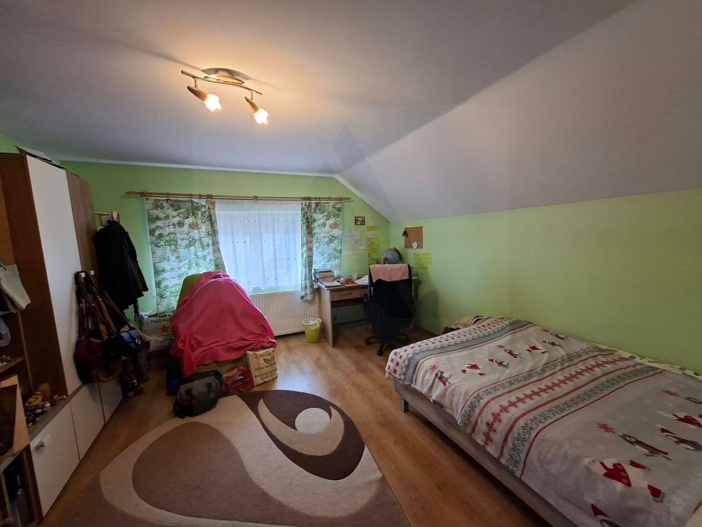 Casa cu etaj 113 mp utili curte libera 350mp garaj cu pod Gusterita - foto 7 Casa cu etaj 113 mp utili curte libera 350mp garaj cu pod Gusterita - foto 7