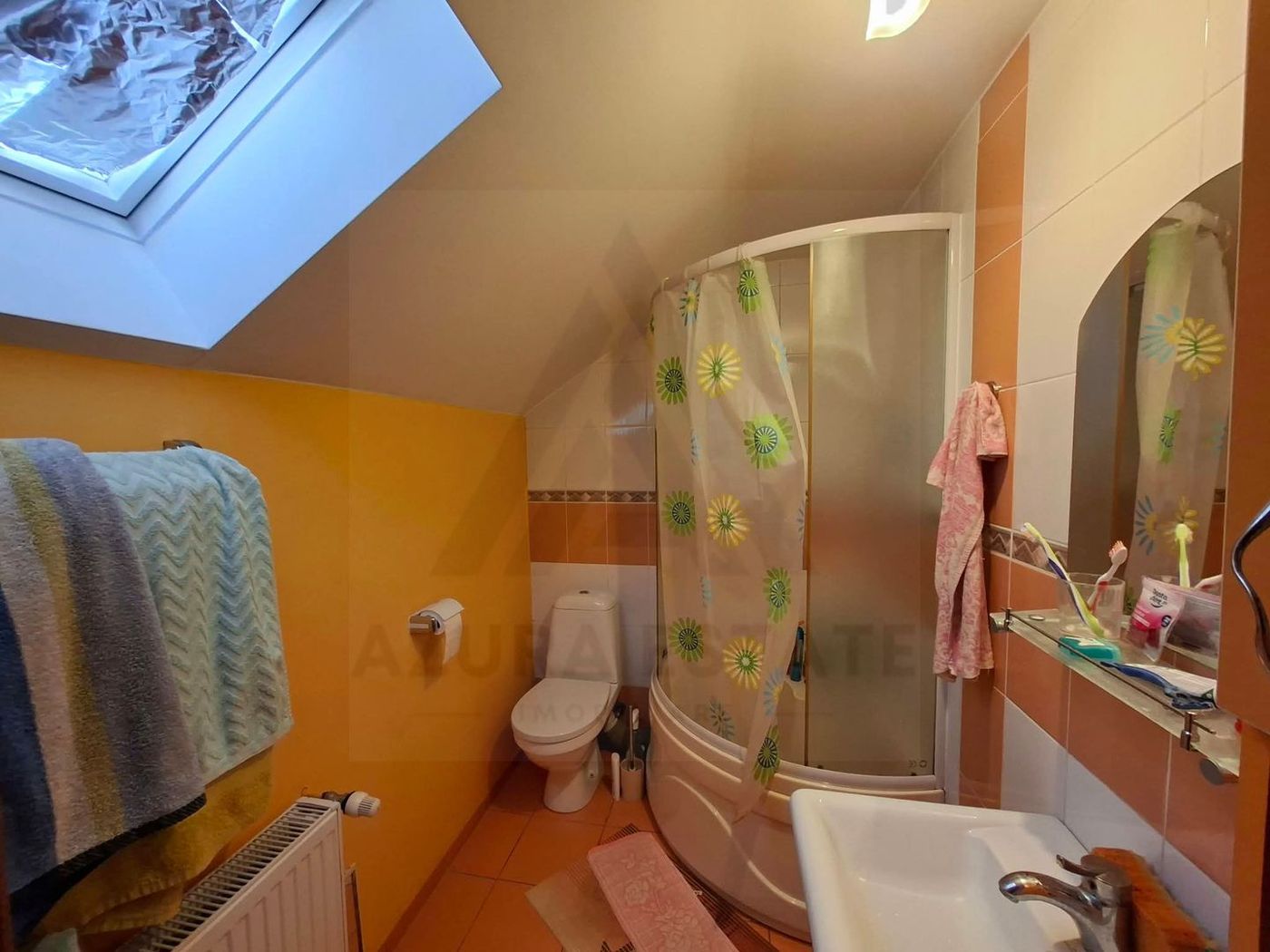 Casa cu etaj 113 mp utili curte libera 350mp garaj cu pod Gusterita - foto 8 Casa cu etaj 113 mp utili curte libera 350mp garaj cu pod Gusterita - foto 8