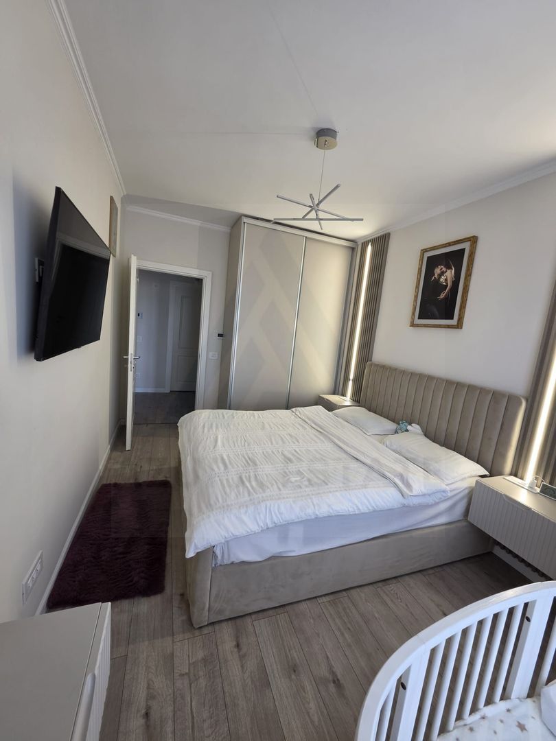 Apartament ultrafinisat 72 mp utili 3 camere 2 bai lift C. Surii Mici - foto 3