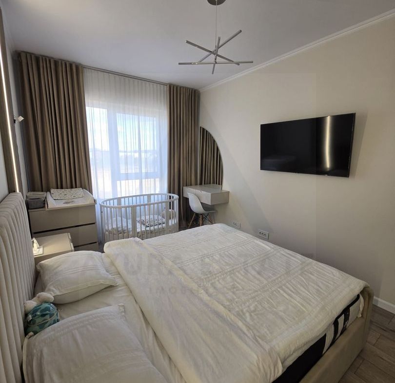 Apartament ultrafinisat 72 mp utili 3 camere 2 bai lift C. Surii Mici - foto 6