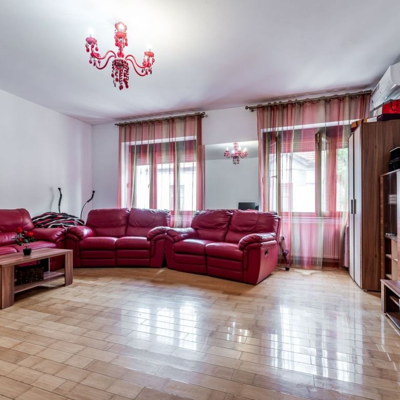 PRET NOU! Casa 6 camere - teren 558 mp - Centrul Aradului - COMISION 0 - Imagine principala