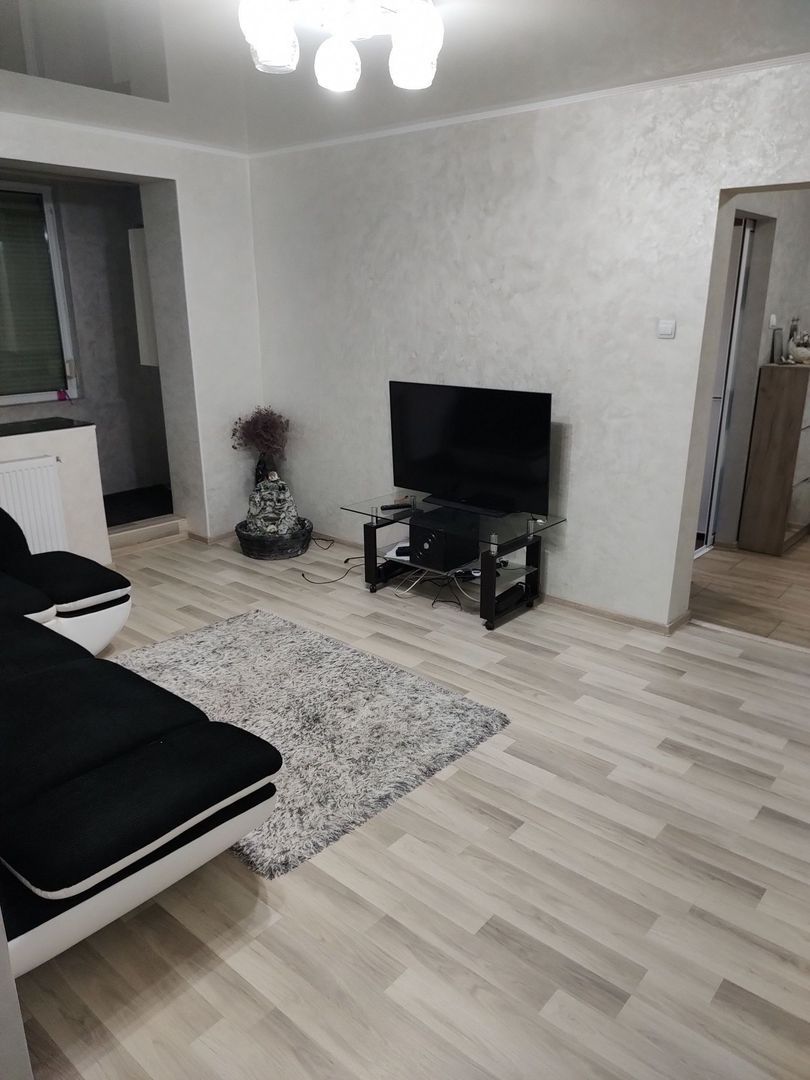 APARTAMENT 3 CAMERE – MICRO 17 – RENOVAT – ETAJ 3/4 – 64 MP - Imagine principala