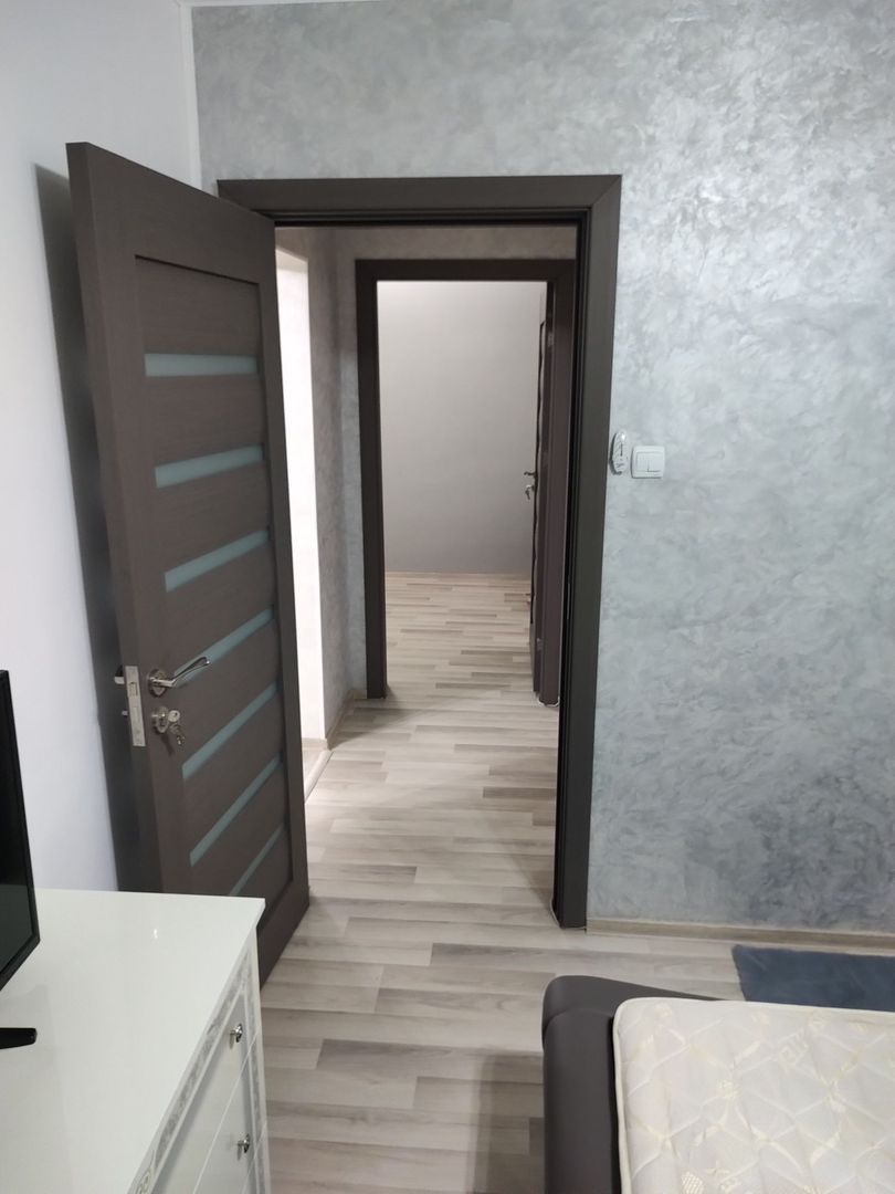 APARTAMENT 3 CAMERE – MICRO 17 – RENOVAT – ETAJ 3/4 – 64 MP - foto 2