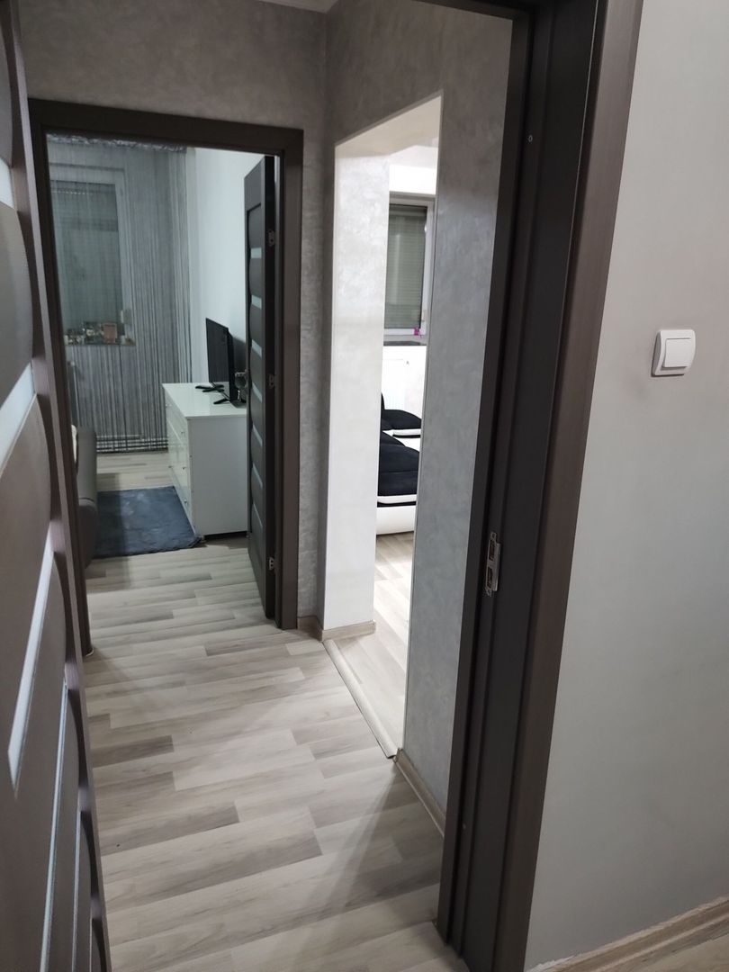 APARTAMENT 3 CAMERE – MICRO 17 – RENOVAT – ETAJ 3/4 – 64 MP - foto 3