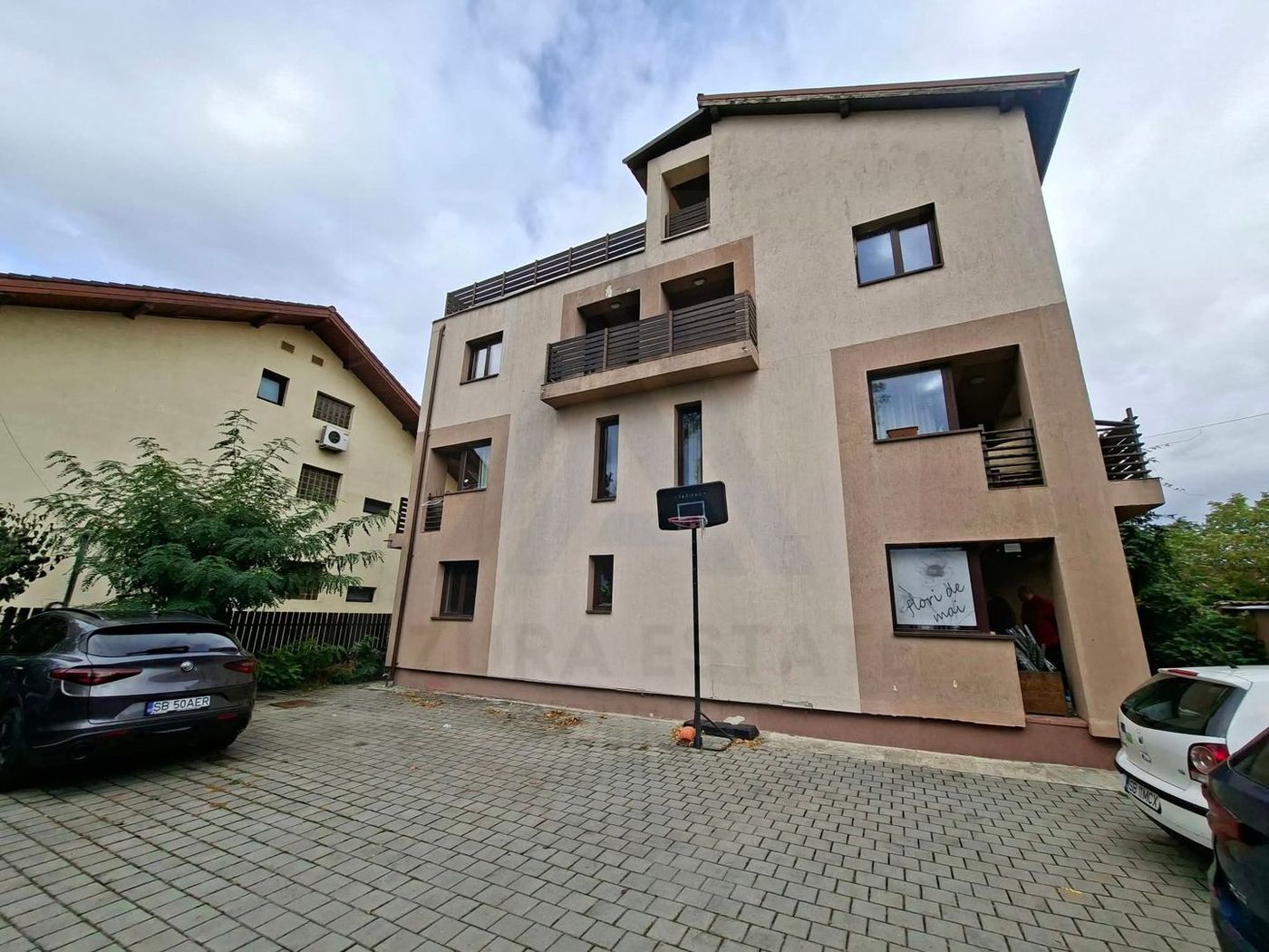 Apartament 3 camere 94 mp utili 2 bai 2 terase curte Calea Dumbravii - Imagine principala