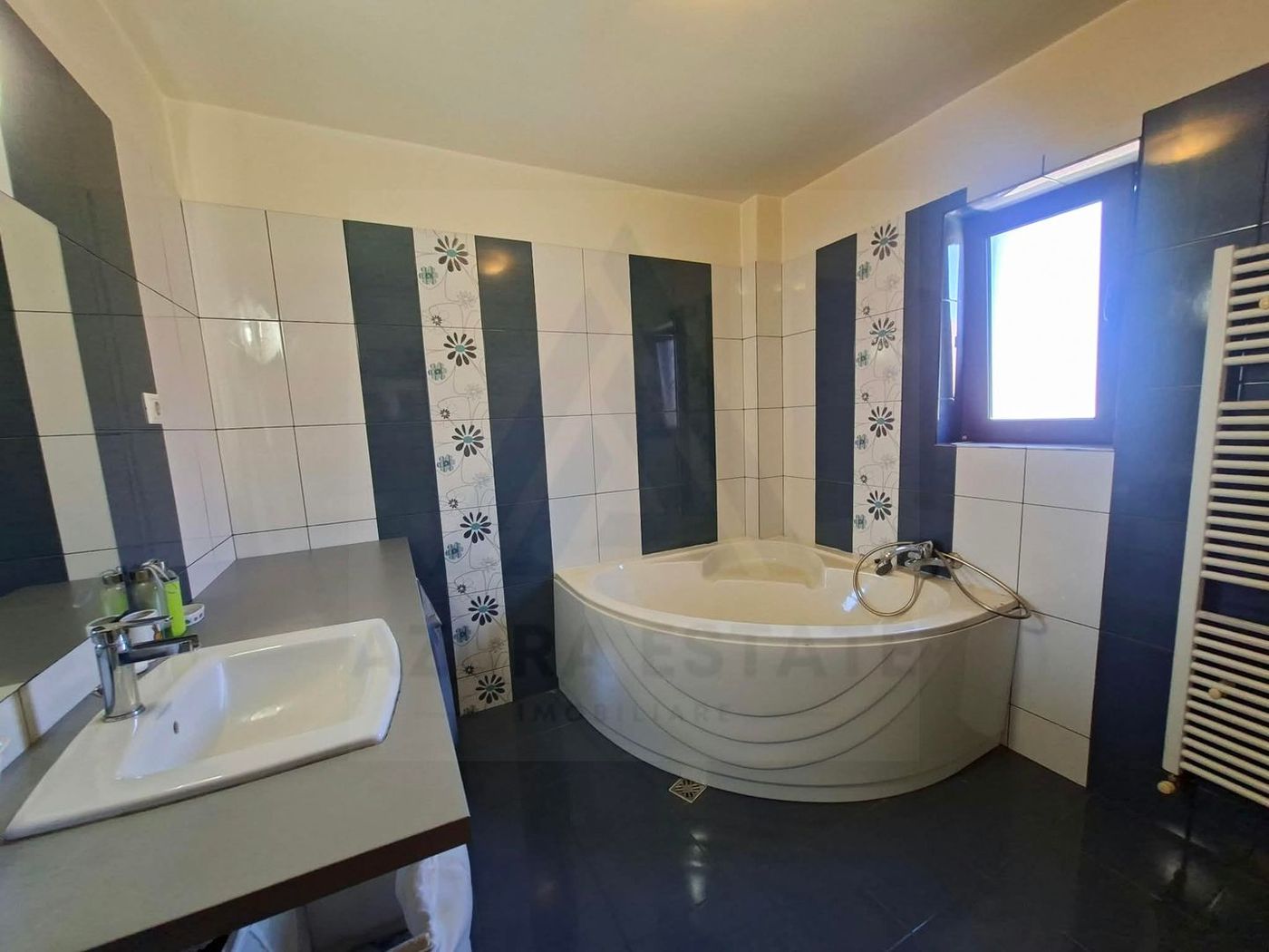 Apartament 3 camere 94 mp utili 2 bai 2 terase curte Calea Dumbravii - foto 5