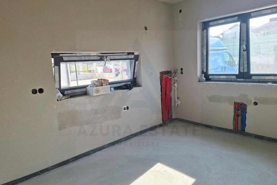 Casa 4 camere 2 bai terasa acoperita si teren 334 mp in Sura Mare - foto 2
