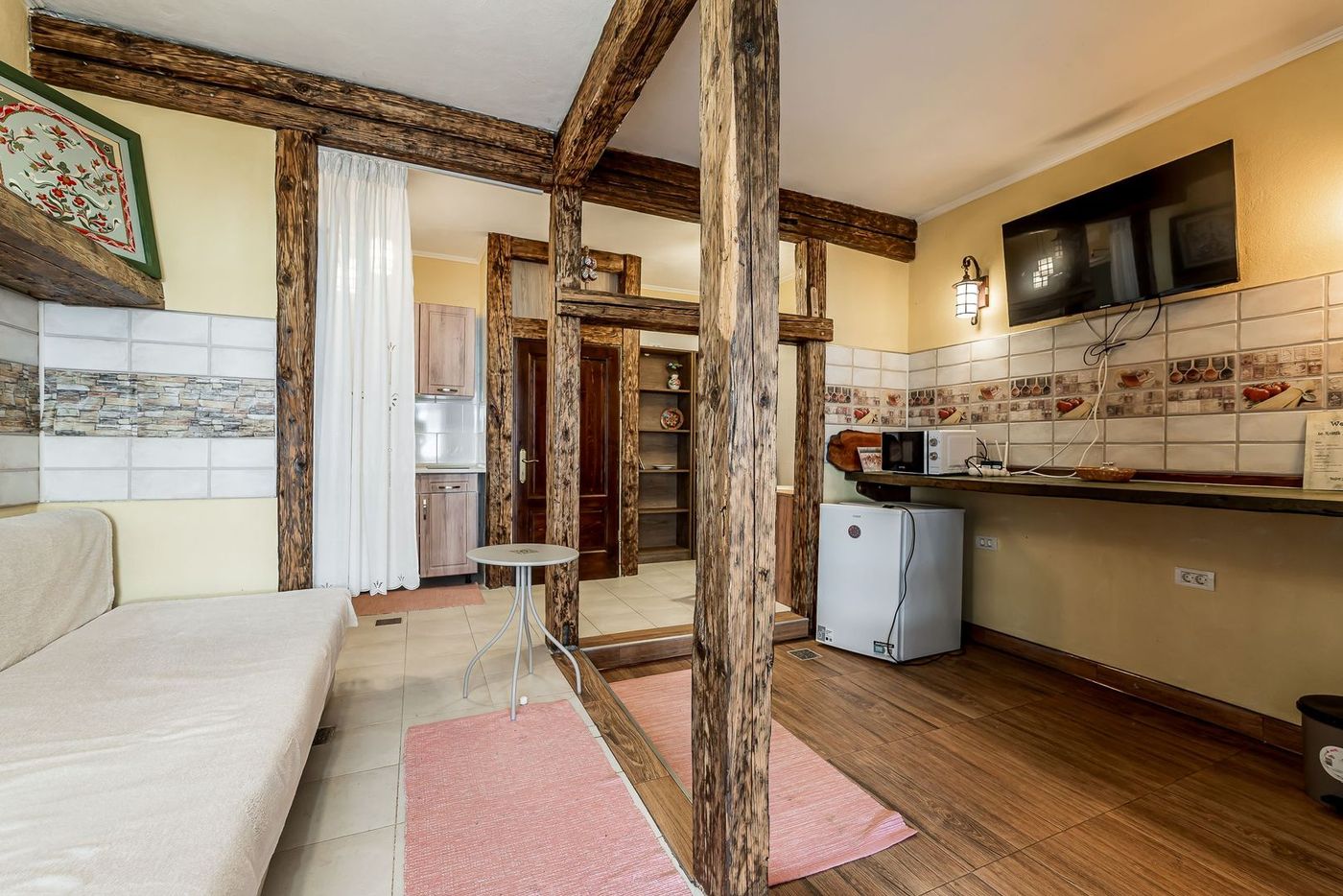 Spatiu comercial cu intrare din strada, fatada in curs de renovare - foto 4