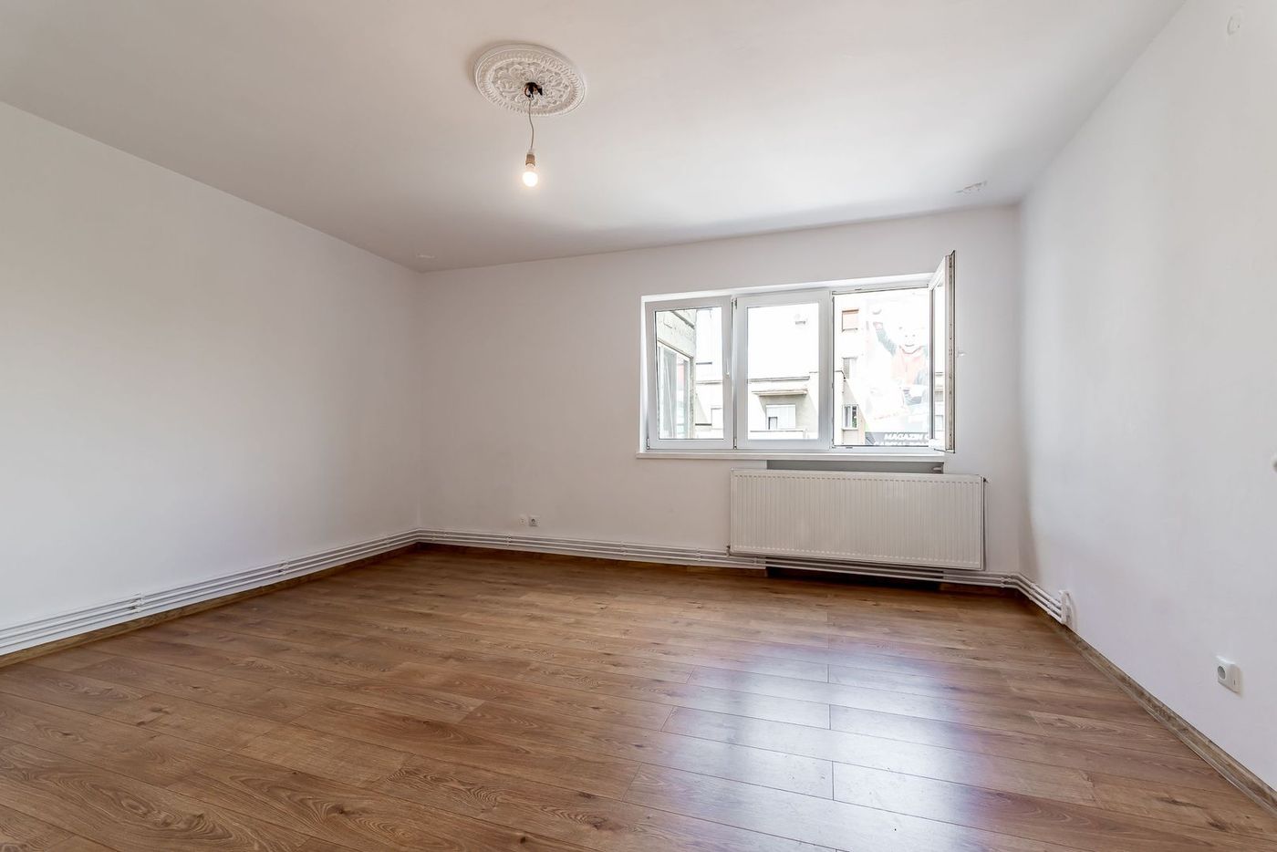 PRET NOU! Apartament 2 camere Ultracentral bvd Revolutiei - COMISION 0 - foto 3