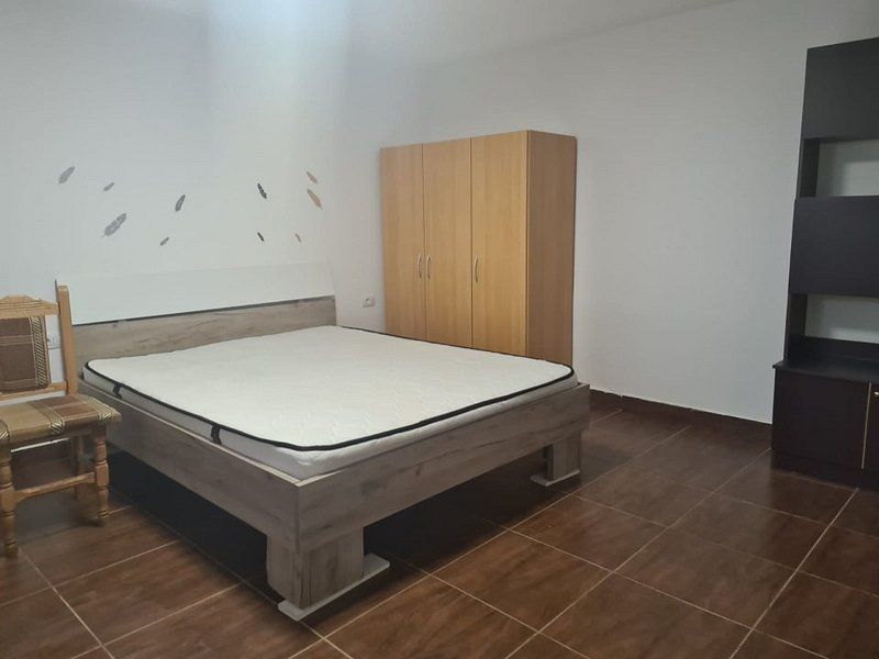 Garsoniera mobilata si utilata - zona garii 200 euro - Imagine principala