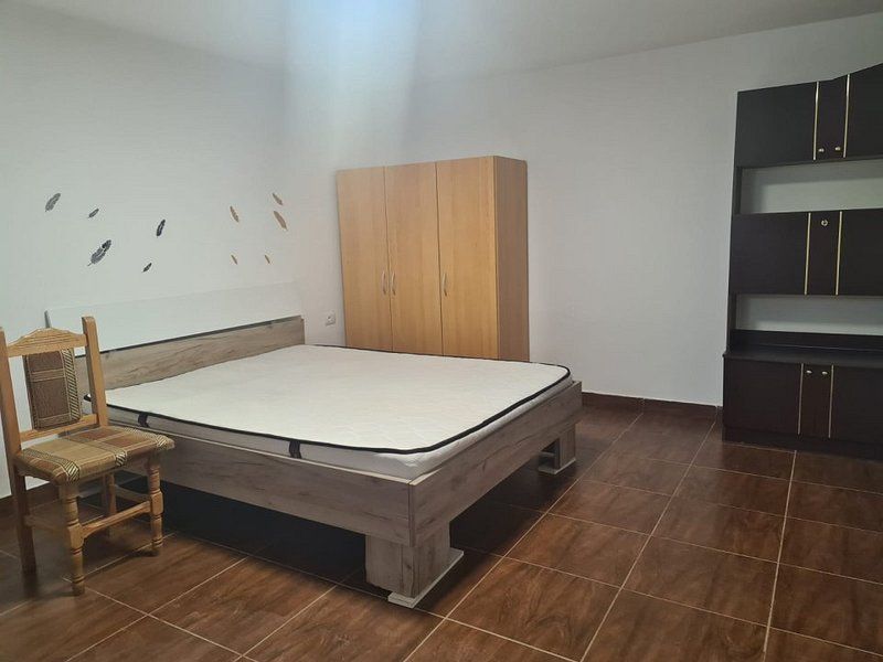 Garsoniera mobilata si utilata - zona garii 200 euro - foto 2