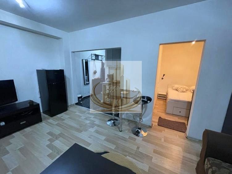 Apartament renovat cu 1 cameră transformat in 2 cam | zona MEDICINA f - foto 3