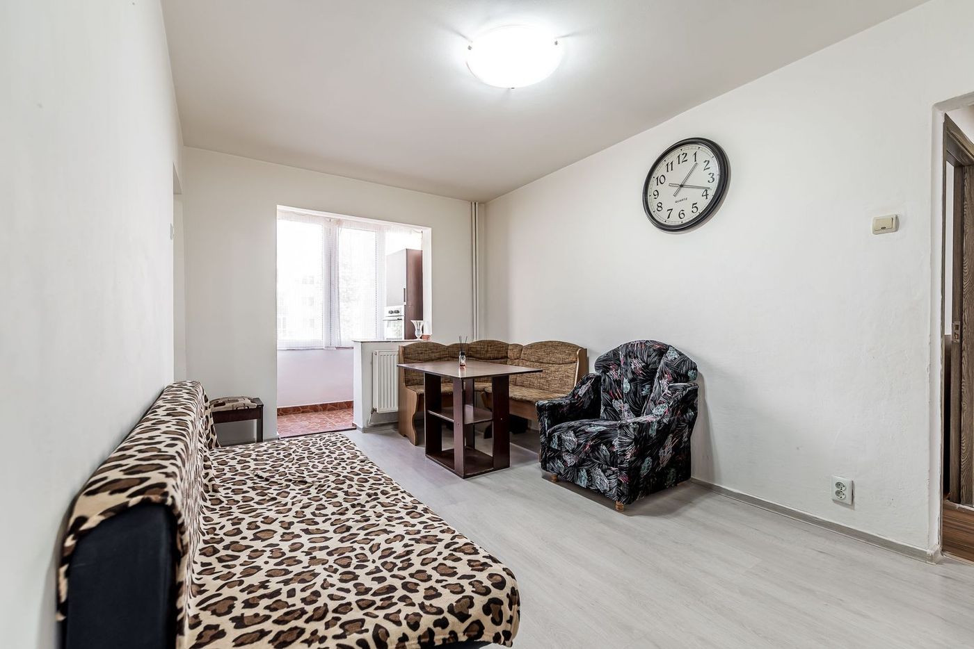 Apartament cu 3 camere, etaj 1 + loc de parcare pe Aleea Predeal - foto 3