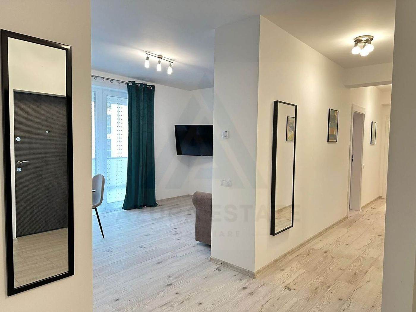 Apartament modern 3 camere 101 mp 2 bai lift terasa si parcare Central - Imagine principala Apartament modern 3 camere 101 mp 2 bai lift terasa si parcare Central - Imagine principala