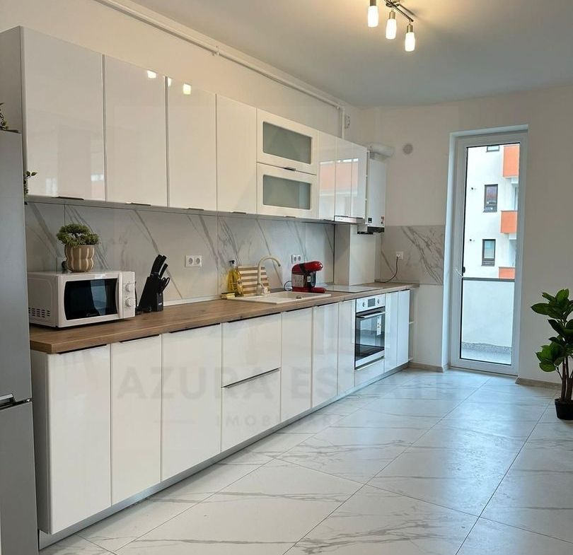 Apartament modern 3 camere 101 mp 2 bai lift terasa si parcare Central - foto 2
