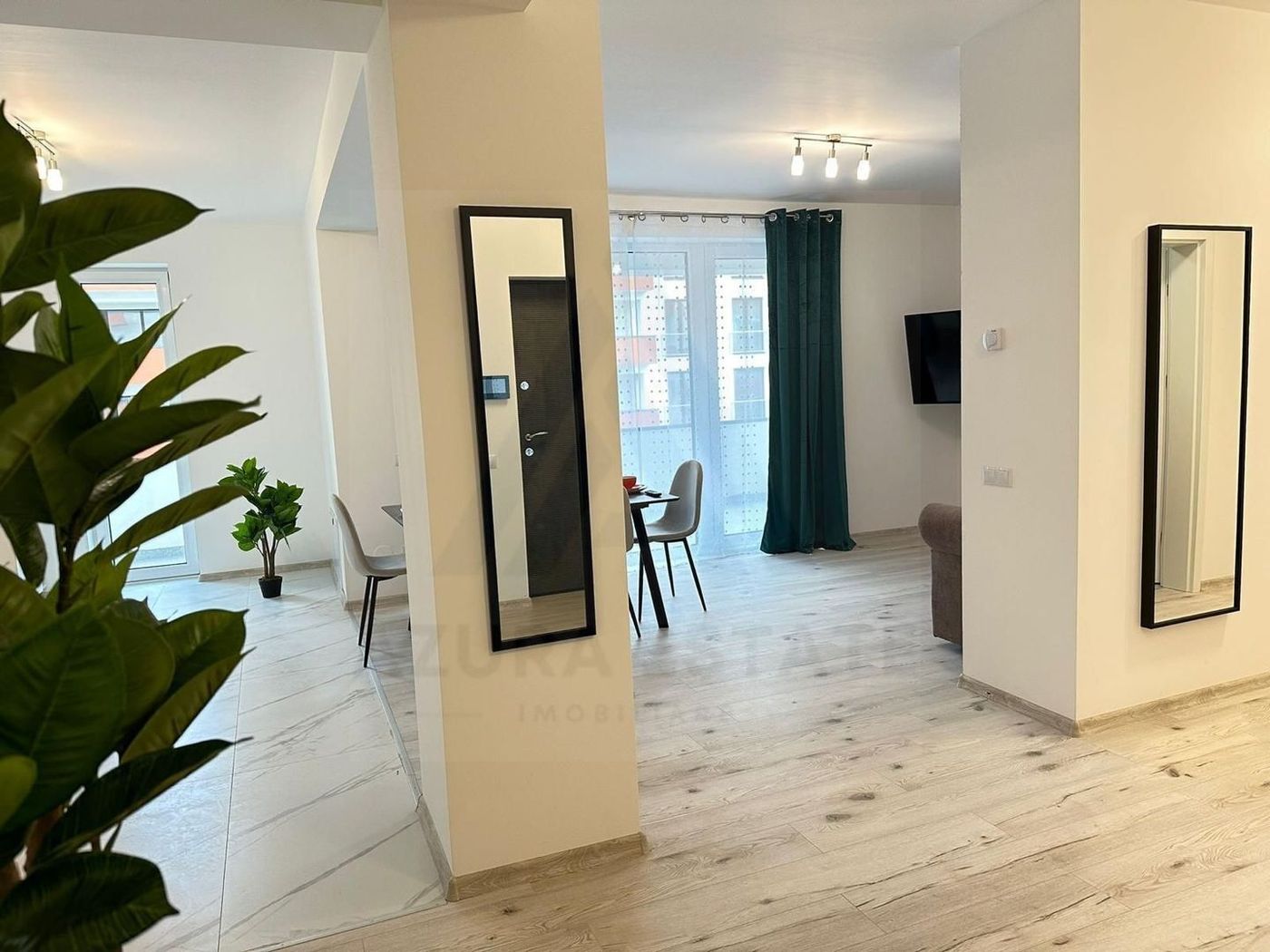 Apartament modern 3 camere 101 mp 2 bai lift terasa si parcare Central - foto 3 Apartament modern 3 camere 101 mp 2 bai lift terasa si parcare Central - foto 3
