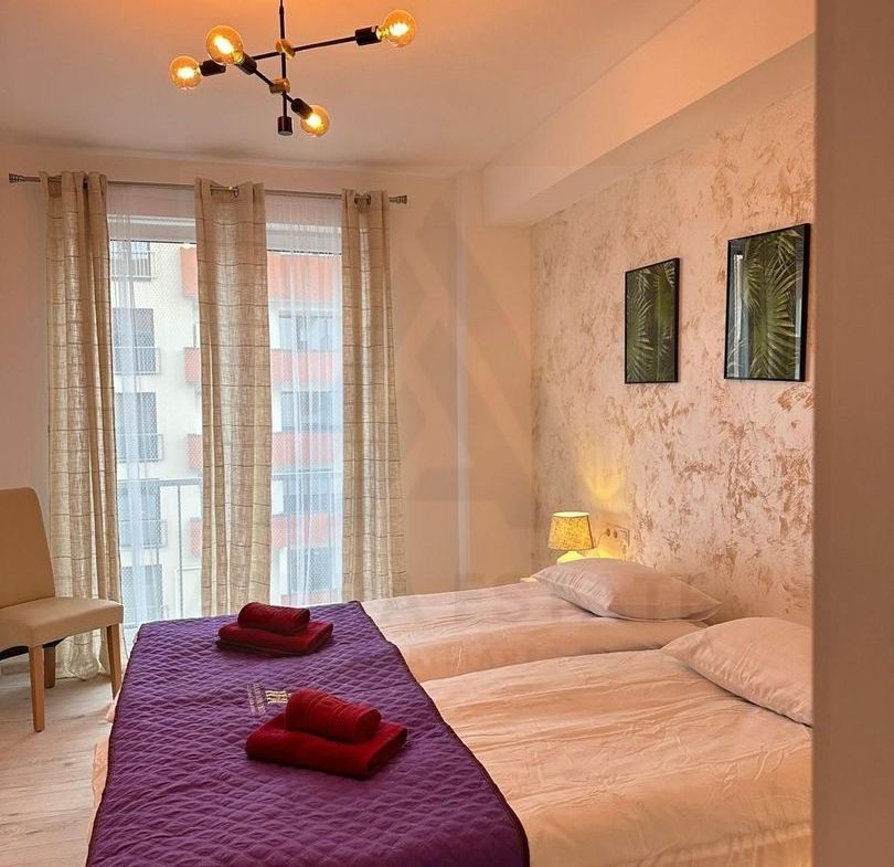Apartament modern 3 camere 101 mp 2 bai lift terasa si parcare Central - foto 4