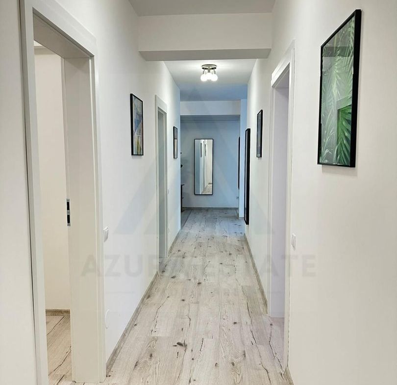 Apartament modern 3 camere 101 mp 2 bai lift terasa si parcare Central - foto 5