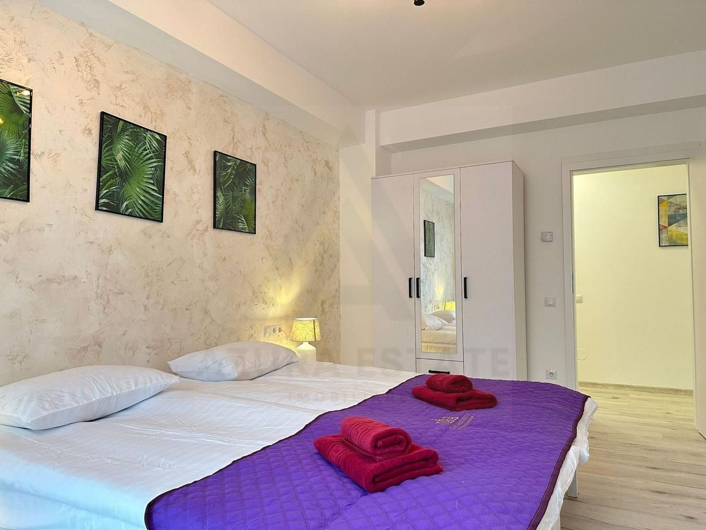 Apartament modern 3 camere 101 mp 2 bai lift terasa si parcare Central - foto 6 Apartament modern 3 camere 101 mp 2 bai lift terasa si parcare Central - foto 6