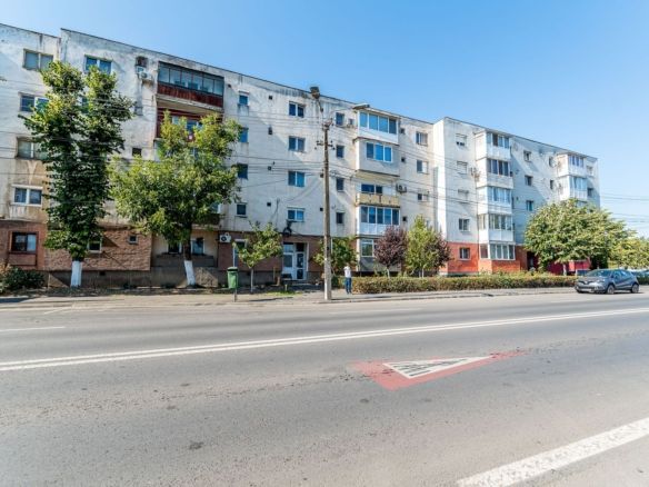 Apartament 2 camerel, bloc V8,  Zona 6 Vânători. - Imagine principala