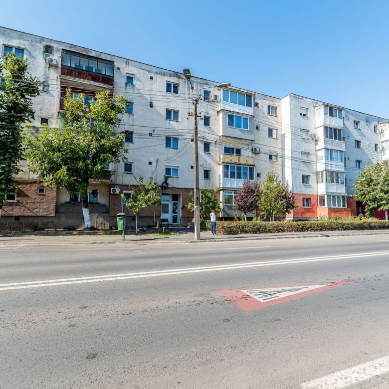 Apartament 2 camerel, bloc V8,  Zona 6 Vânători. - Imagine principala