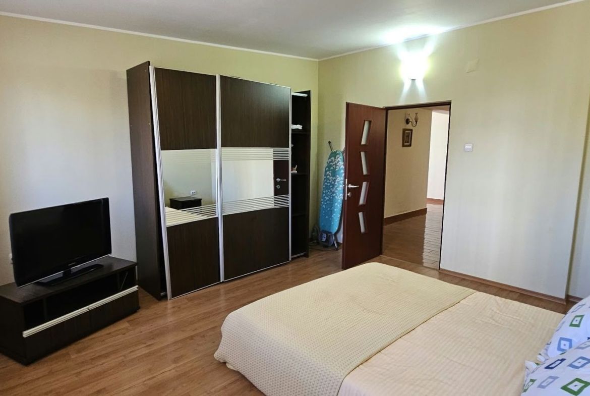 Spațiu - apartament 5 camere de închiriat – 160 mp - Micro 20 – zona BKO - foto 2