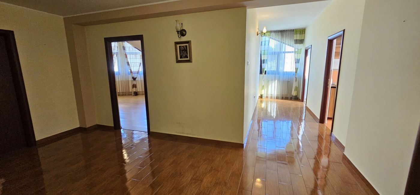Spațiu - apartament 5 camere de închiriat – 160 mp - Micro 20 – zona BKO - foto 4
