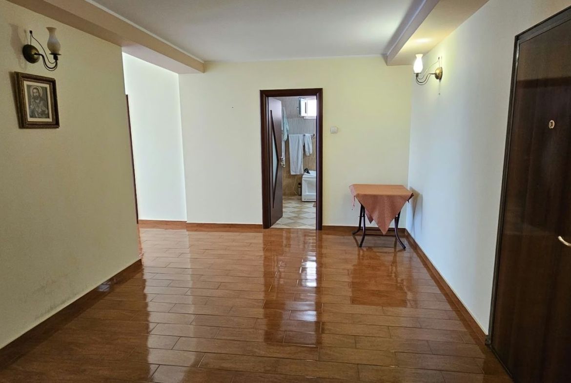 Spațiu - apartament 5 camere de închiriat – 160 mp - Micro 20 – zona BKO - foto 5