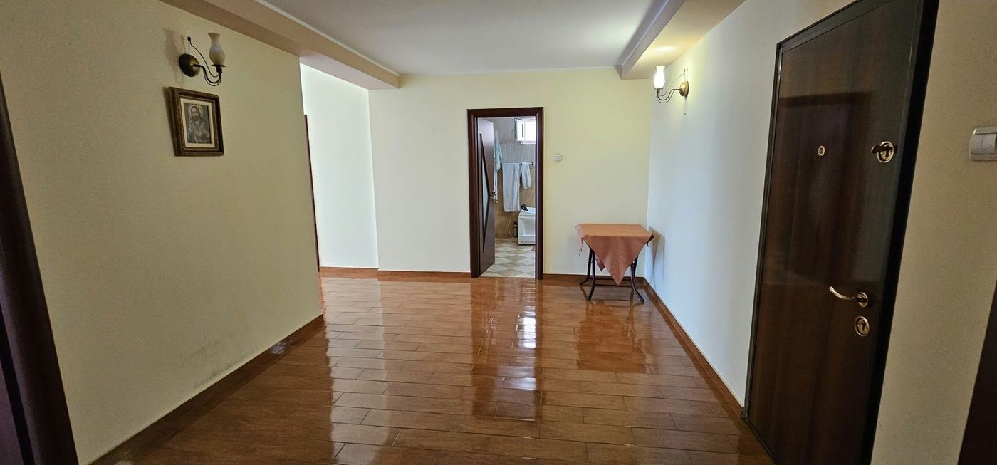 Spațiu - apartament 5 camere de închiriat – 160 mp - Micro 20 – zona BKO - foto 5