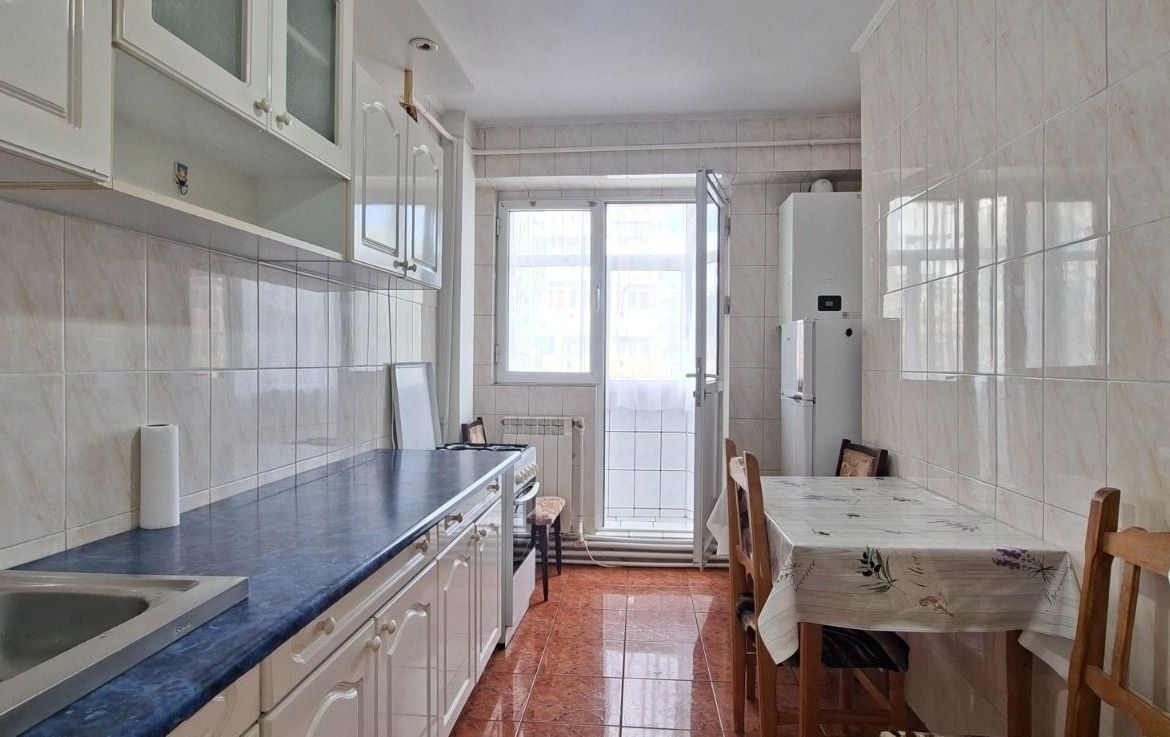 De inchiriat apartament cu 2 camere Micro 14, etaj 1, 350 euro - foto 4