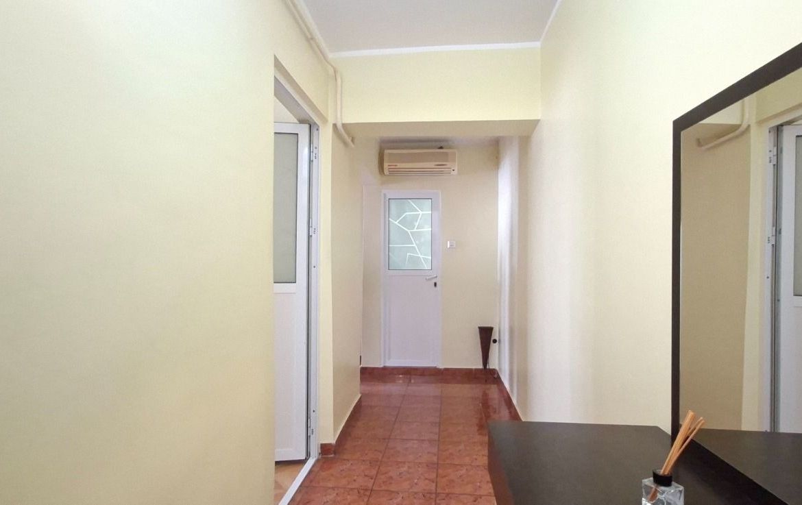 De inchiriat apartament cu 2 camere Micro 14, etaj 1, 350 euro - foto 5