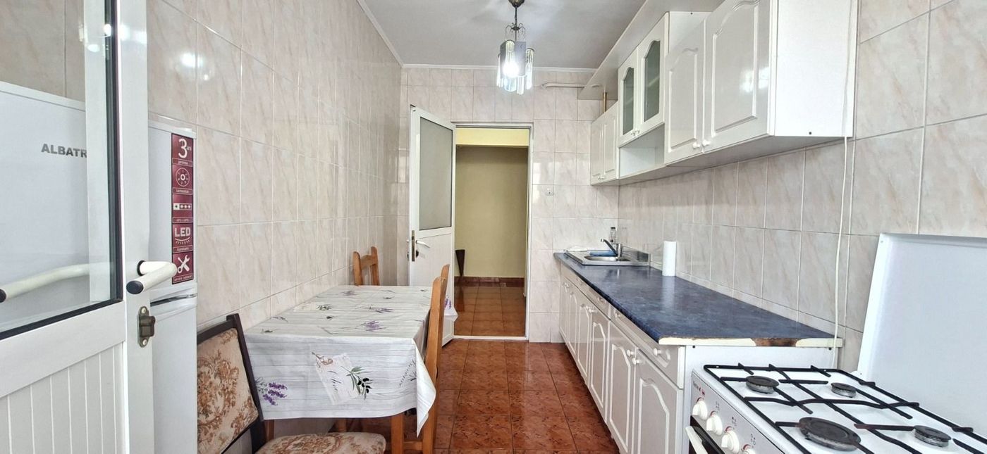 De inchiriat apartament cu 2 camere Micro 14, etaj 1, 350 euro - foto 6